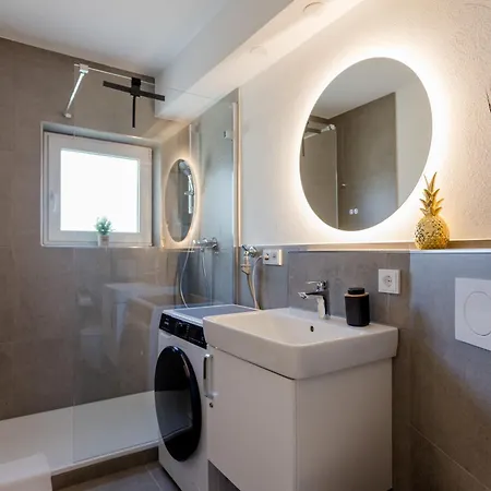 Uniqe Naehe Und Sky Tv Apartman