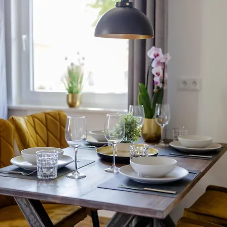 Apartman Uniqe Naehe Und Sky Tv Augsburg